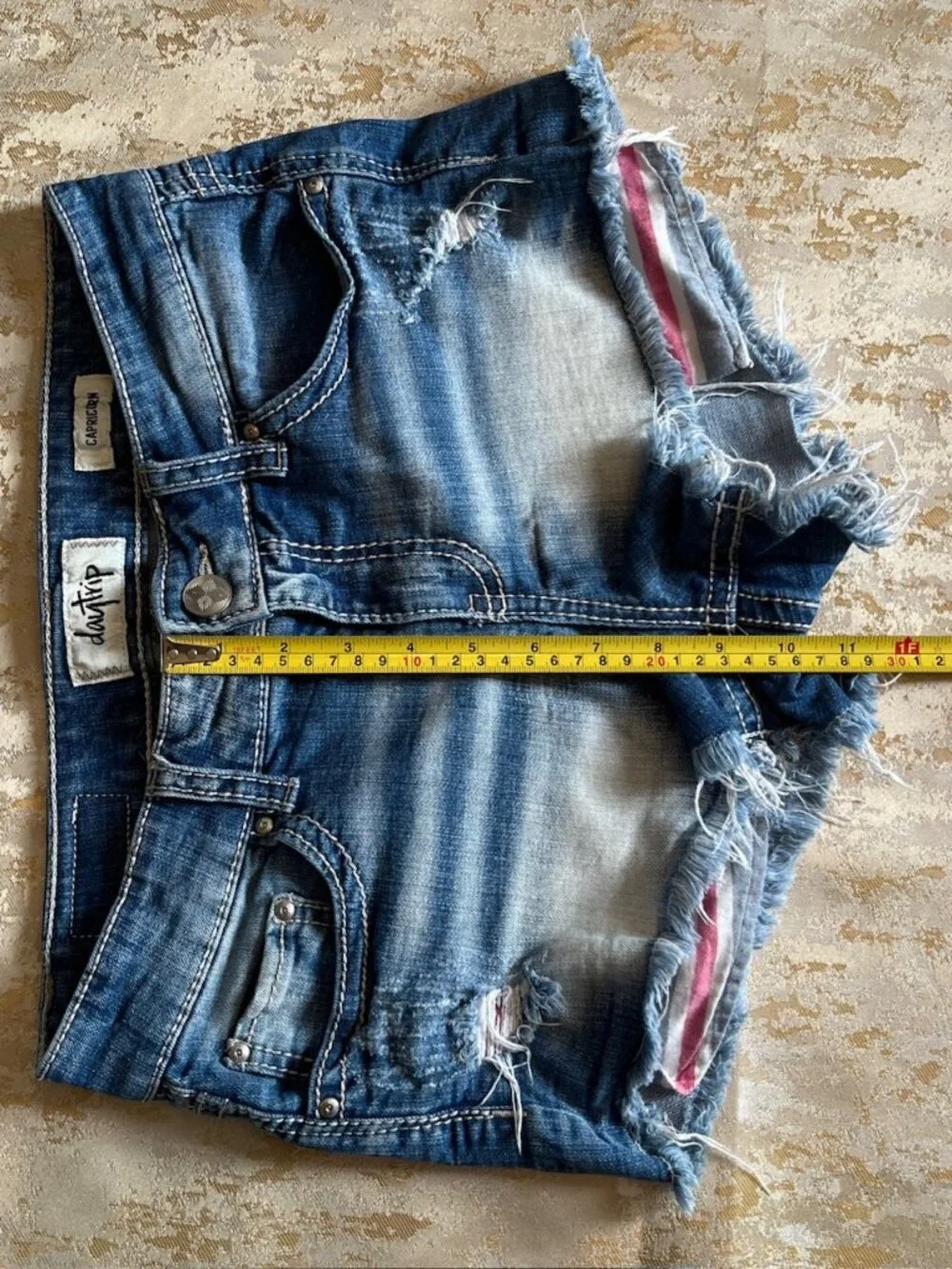 Daytrip Capricorn Denim Jean Shorts Women's 28 Blue Distressed Frayed 5 Pocket